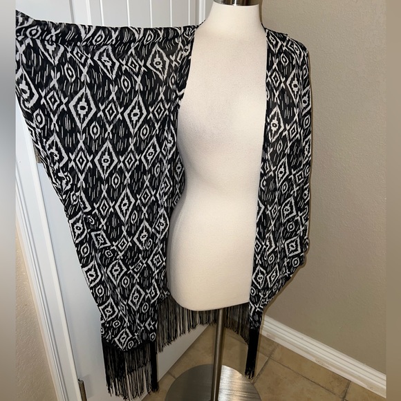 BEBE Sheer black and white cover up size L - Picture 8 of 8